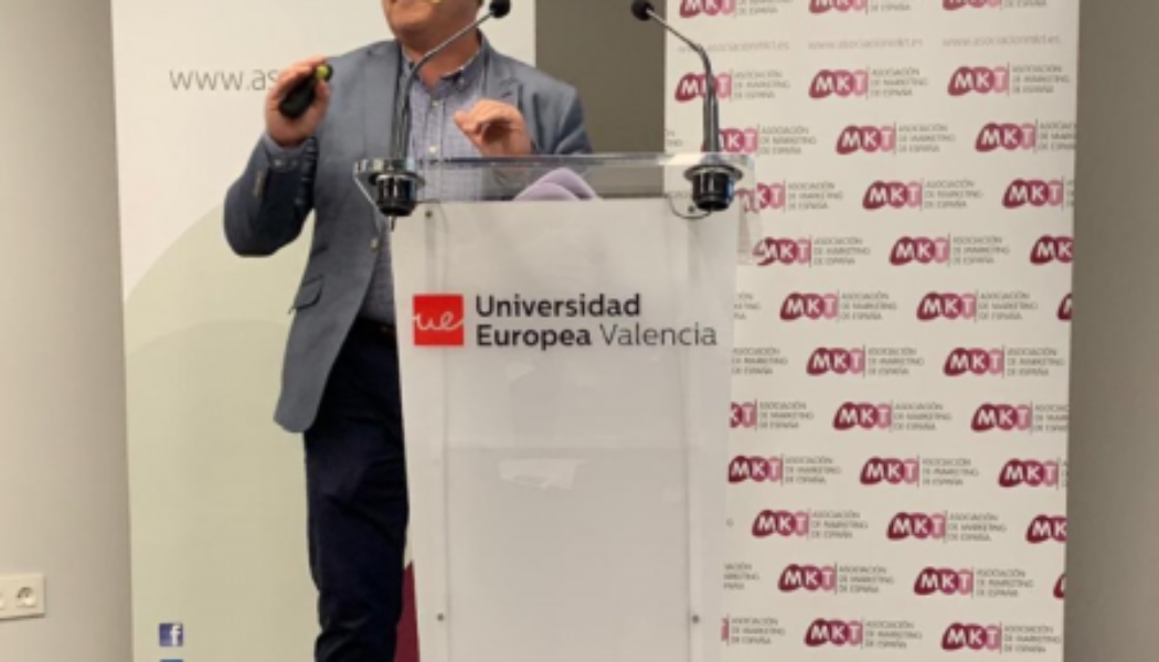 Rafael Bolúmar participa en el seminario de la tienda del futuro
