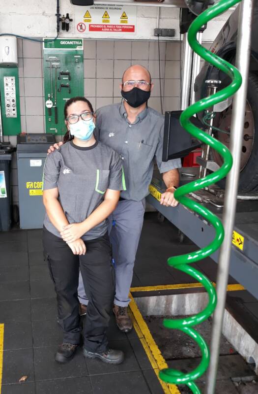 Aroa junto a su director de autov¡centro Andres Macia