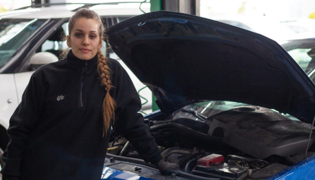 Miriam, mecánica en San Sebastián de los Reyes (062): “A las conductoras les gusta ser atendidas por mujeres. Hay mucho trabajo para nosotras en talleres mecánicos”