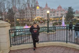 ¡Saludos de Jairo desde Disneyland París!