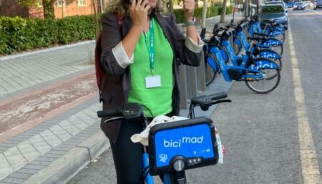 Patricia, técnico soporte T.I., opta por el servicio público de Bicimad para sus idas y vueltas al trabajo