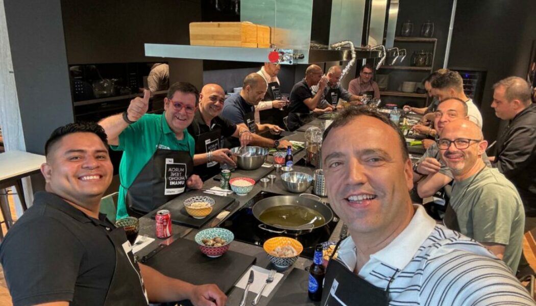 ???? Directores entre fogones: Levante Sur mezcla resultados, risas y buena cocina en una reunión muy sabrosa